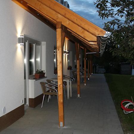 Czermann Holiday Inn Oroszlany ภายนอก รูปภาพ