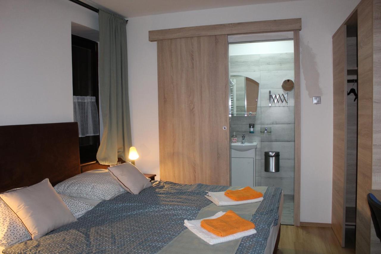 Czermann Holiday Inn Oroszlany ภายนอก รูปภาพ