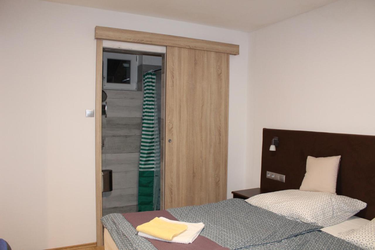 Czermann Holiday Inn Oroszlany ภายนอก รูปภาพ